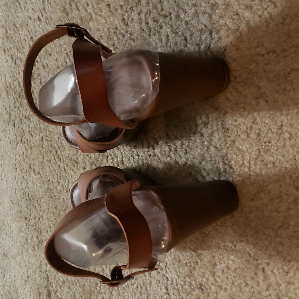 Universal Thread Sandals - image 3